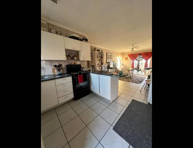 2 BEDROOM TOWNHOUSE FOR SALE IN COMET